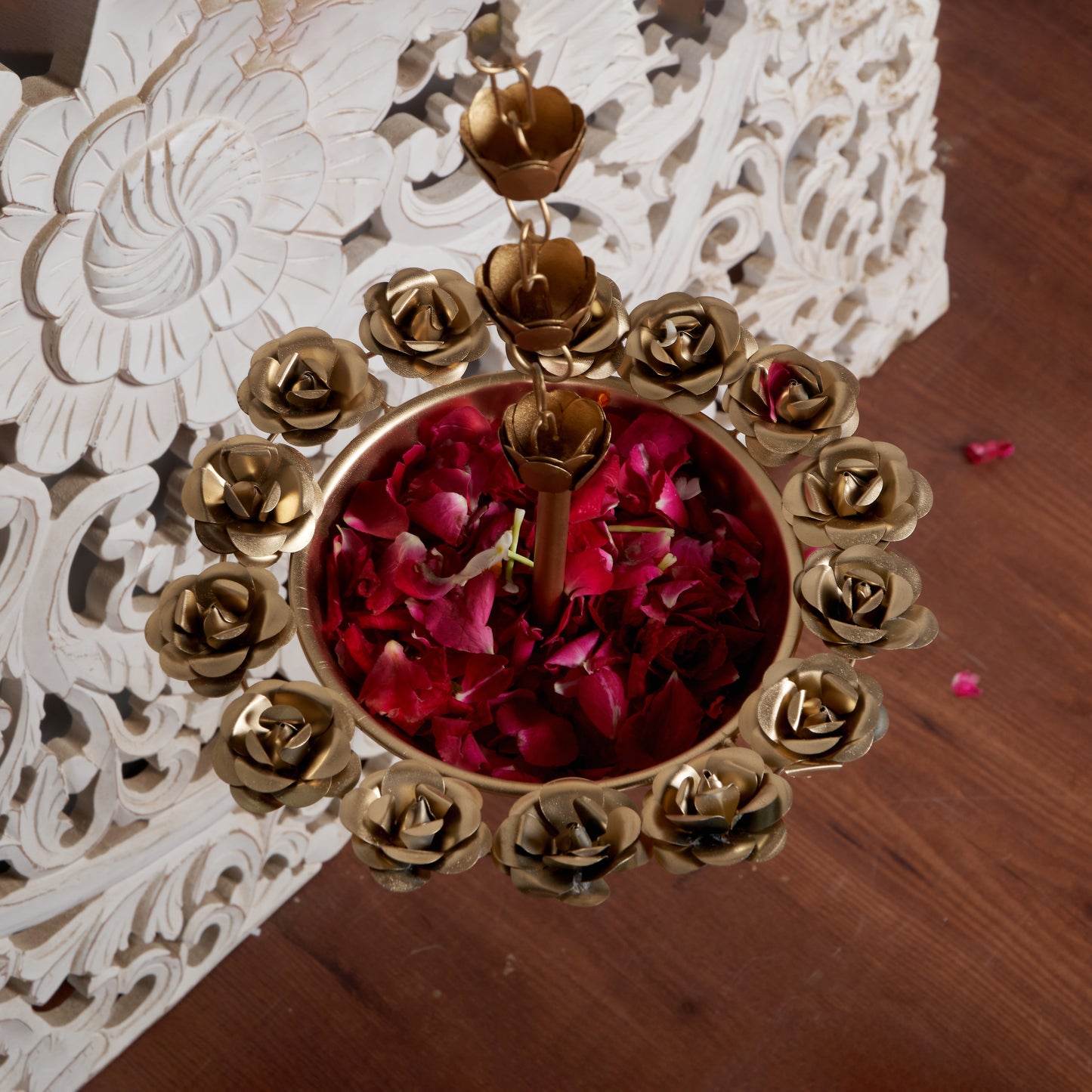 Rose hanging urli