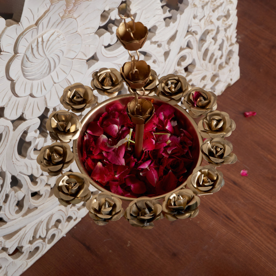 Rose hanging urli